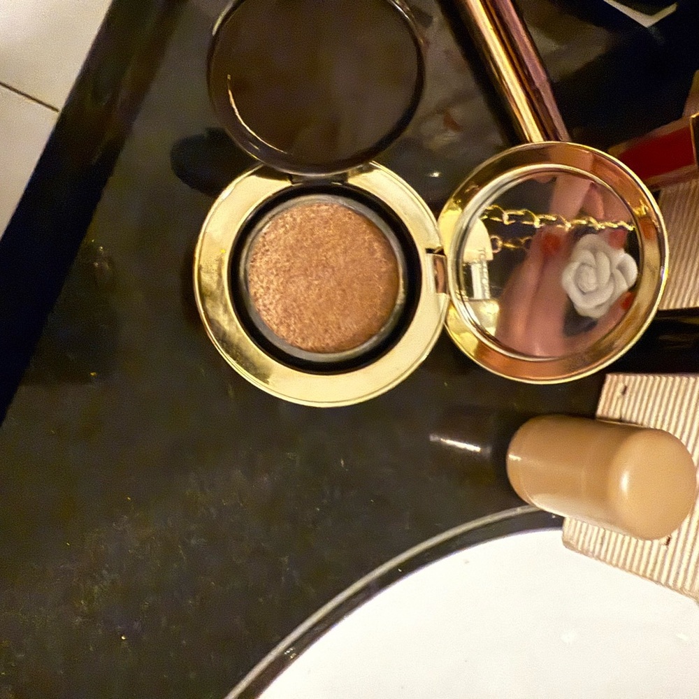 Tom Ford Gold Compact - Picture 2 of 3